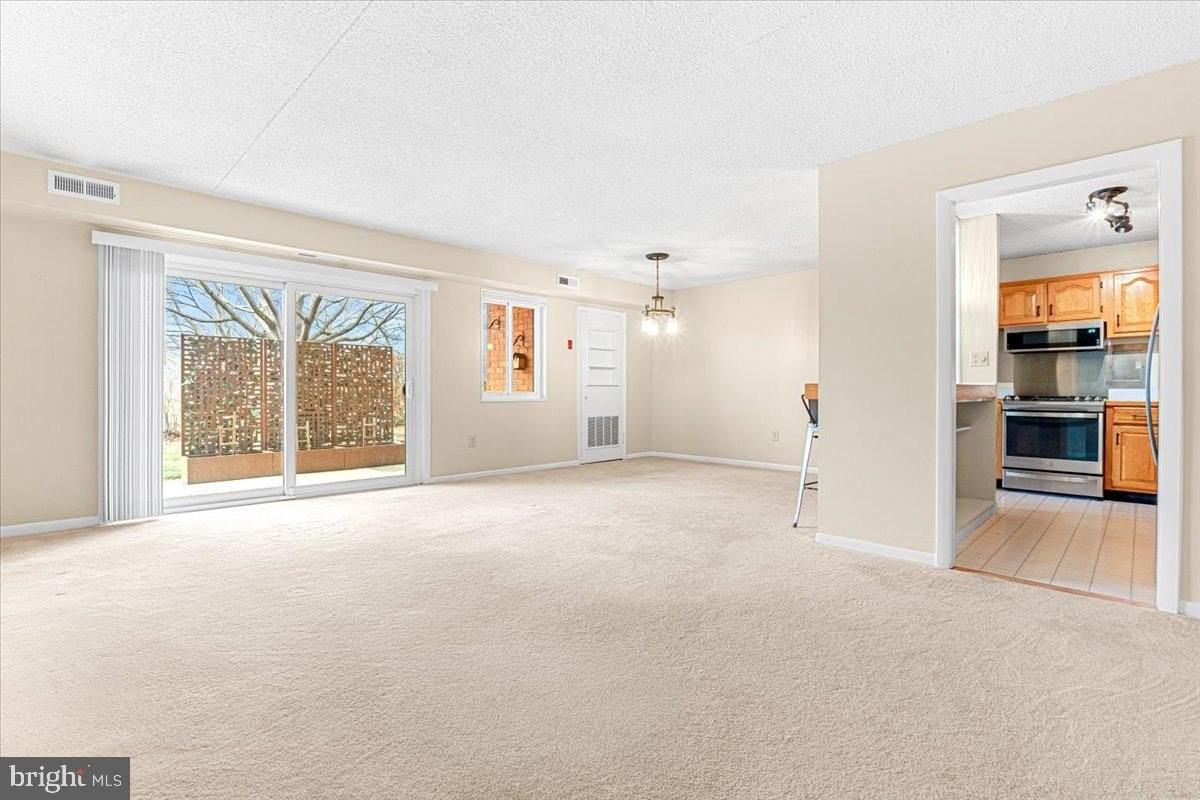 1745 Edgewood Hill Cir Apt 3 - Photo 4 of 30