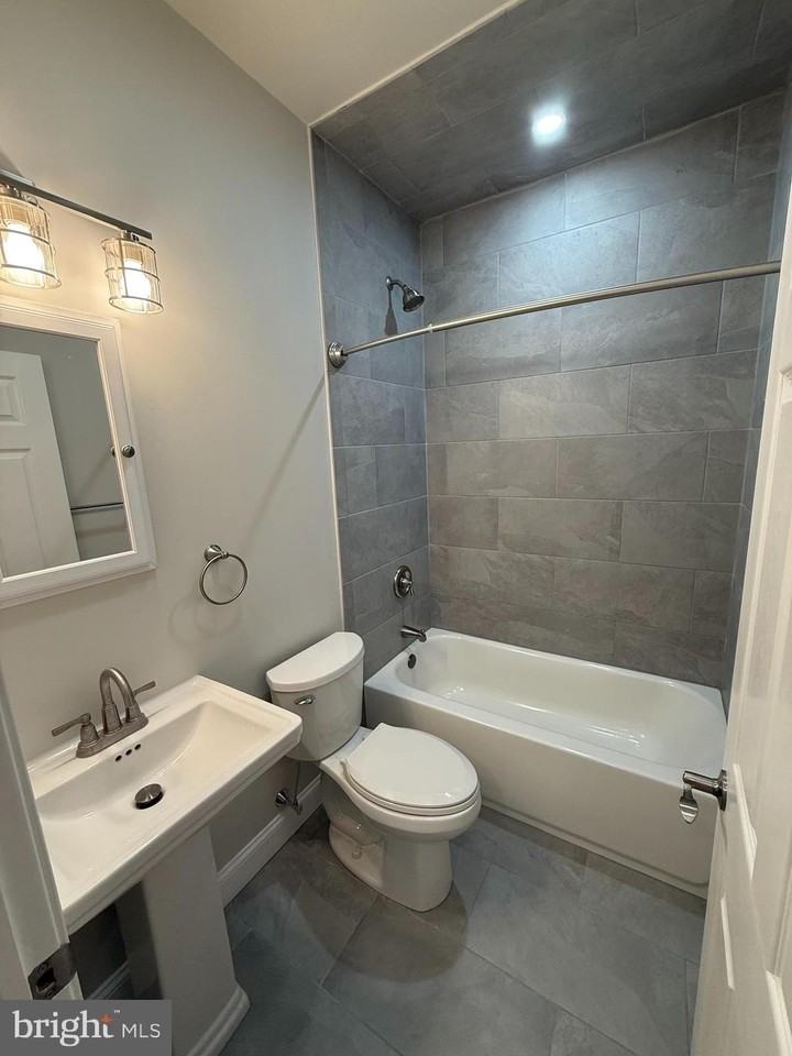 1383 Friedensburg Rd Unit C - Photo 7 of 12