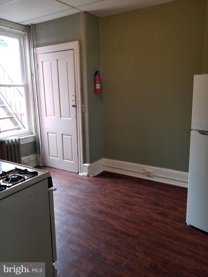 230 S 13th St Unit 2 - Photo 2 of 11