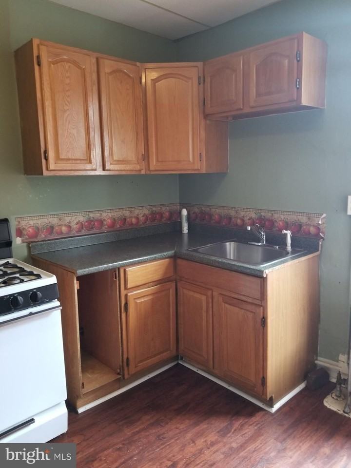 230 S 13th St Unit 2 - Photo 4 of 11