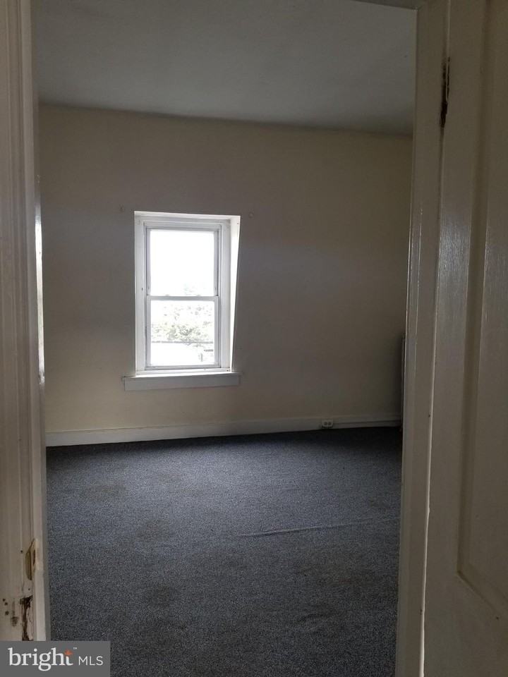 230 S 13th St Unit 2 - Photo 7 of 11