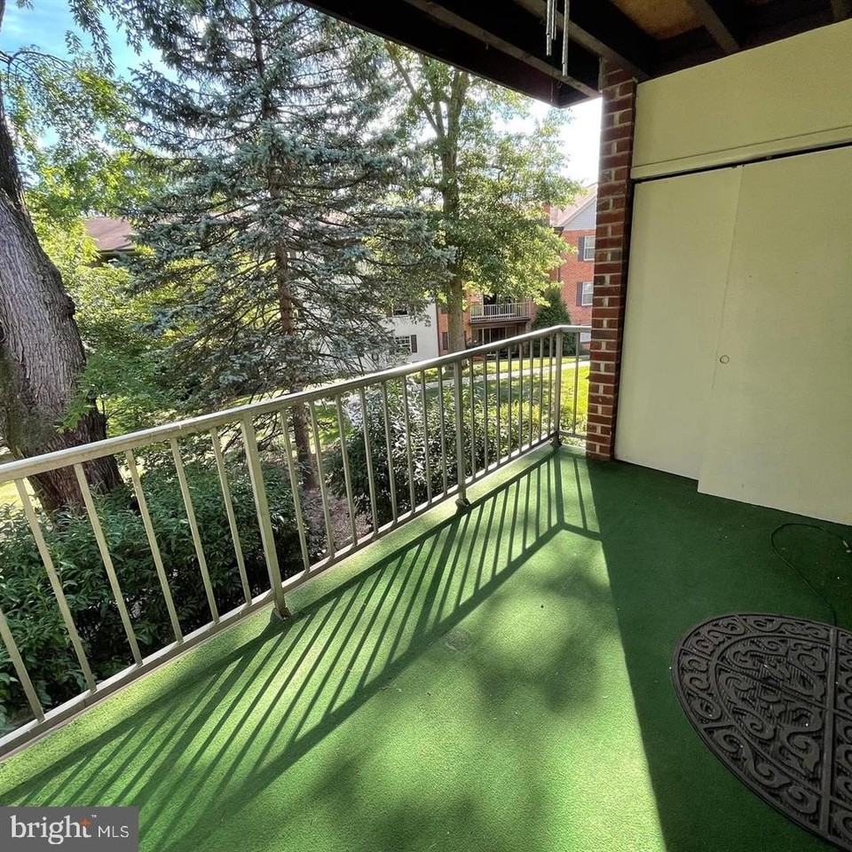 324 Drummers Ln - Photo 2 of 22