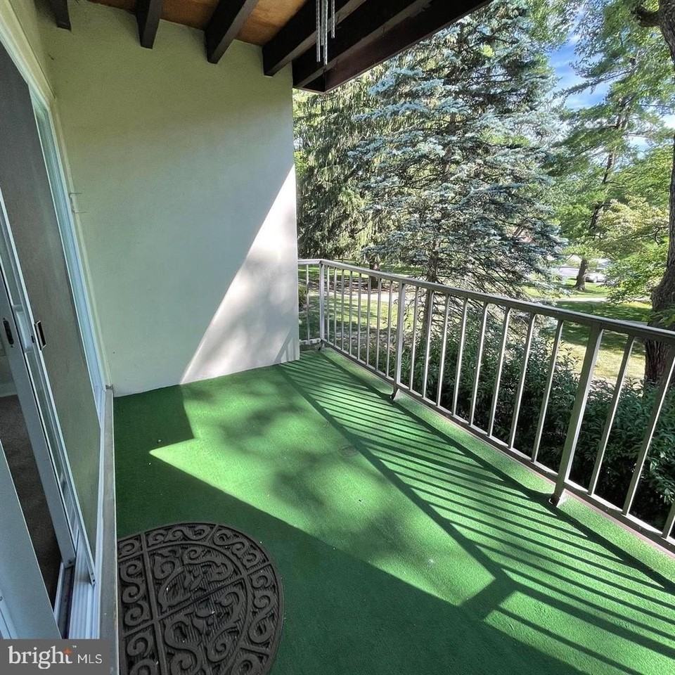 324 Drummers Ln - Photo 3 of 22