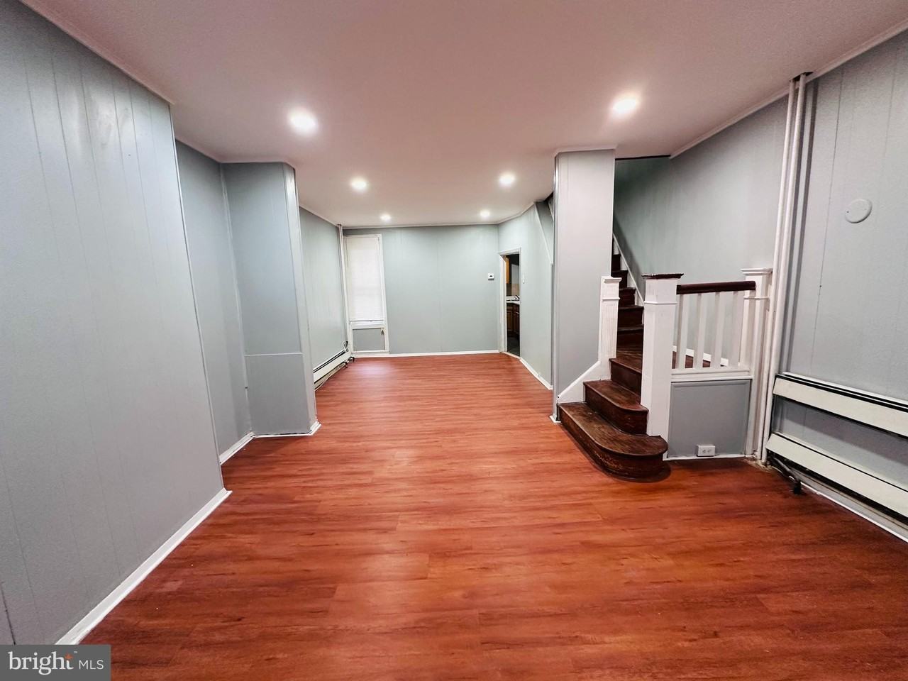 556 N Wanamaker St - Photo 4 of 10