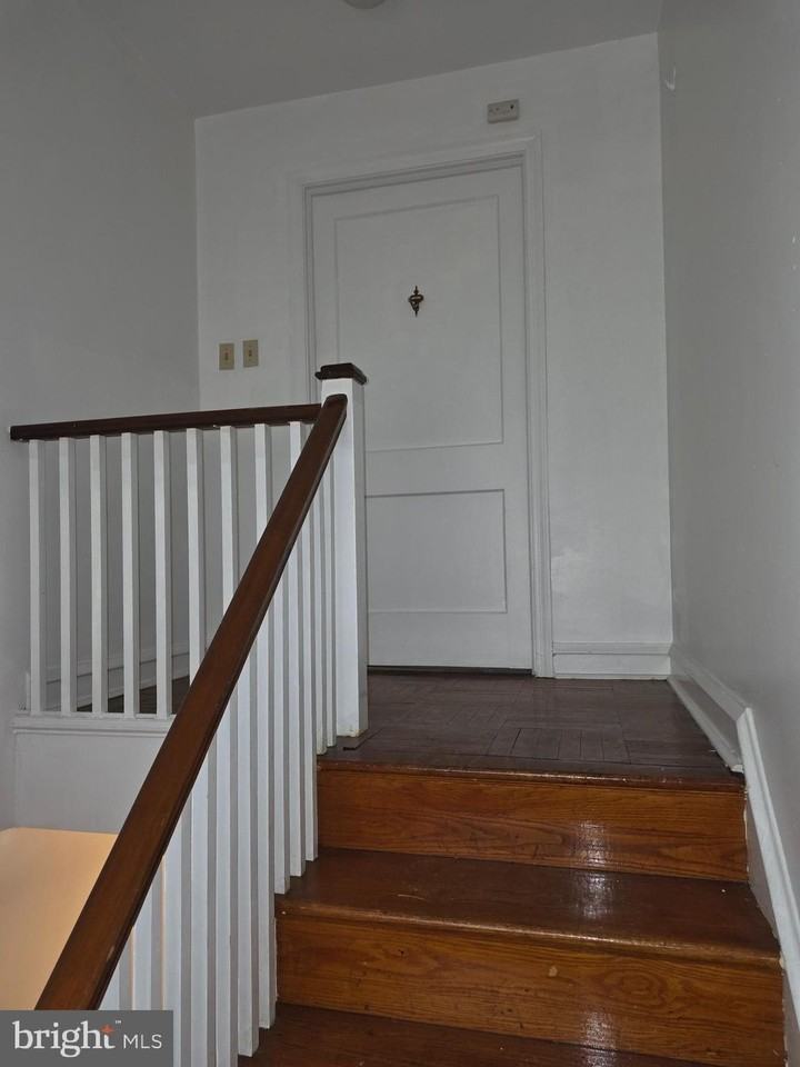 916 E Vernon Rd - Photo 2 of 10