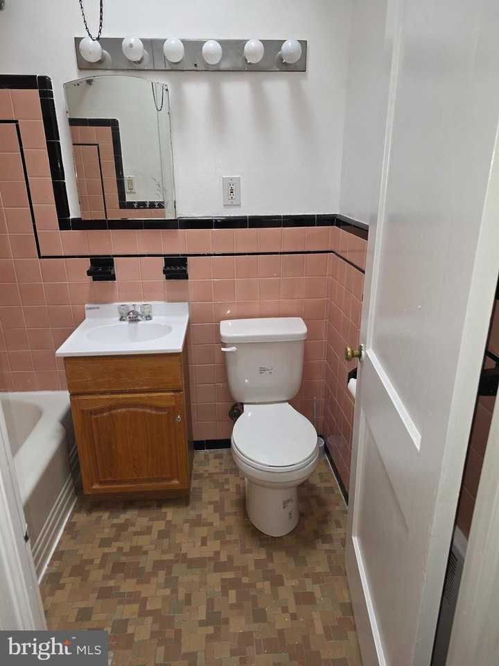 916 E Vernon Rd - Photo 7 of 10