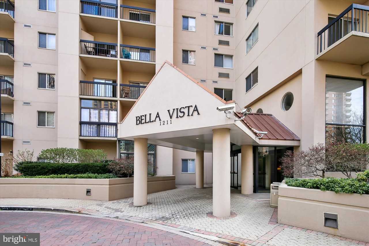 1211 S Eads St Apt 602 - Photo 2 of 50