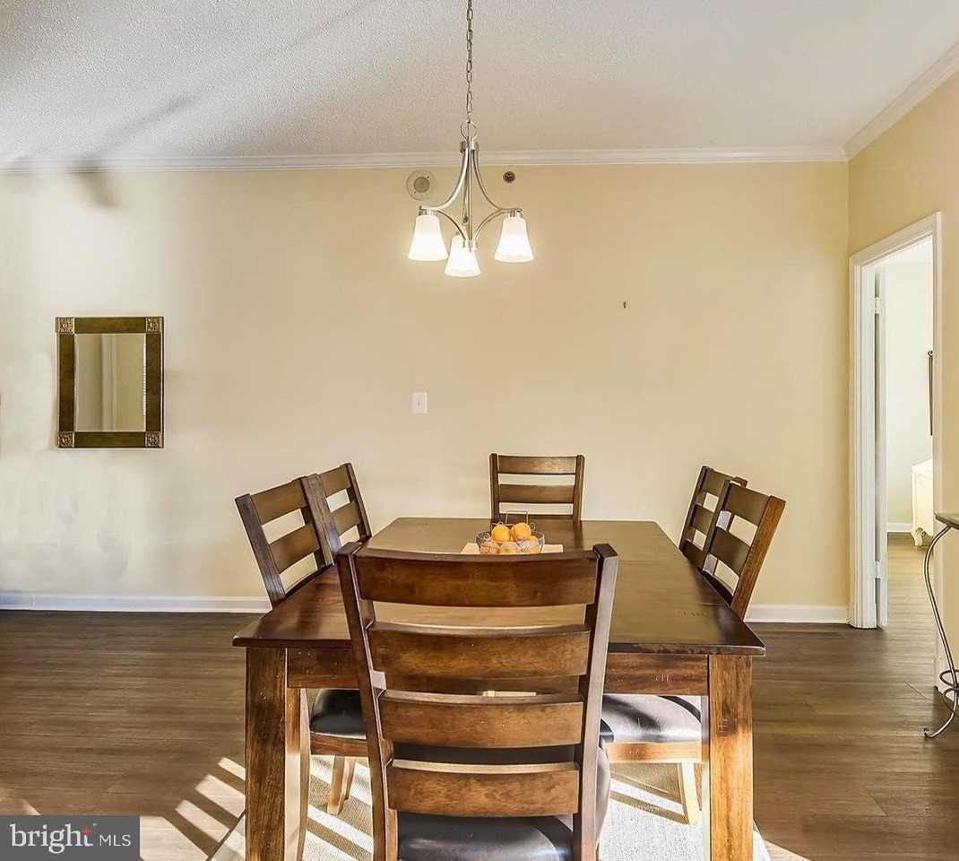 1211 S Eads St Apt 602 - Photo 3 of 50