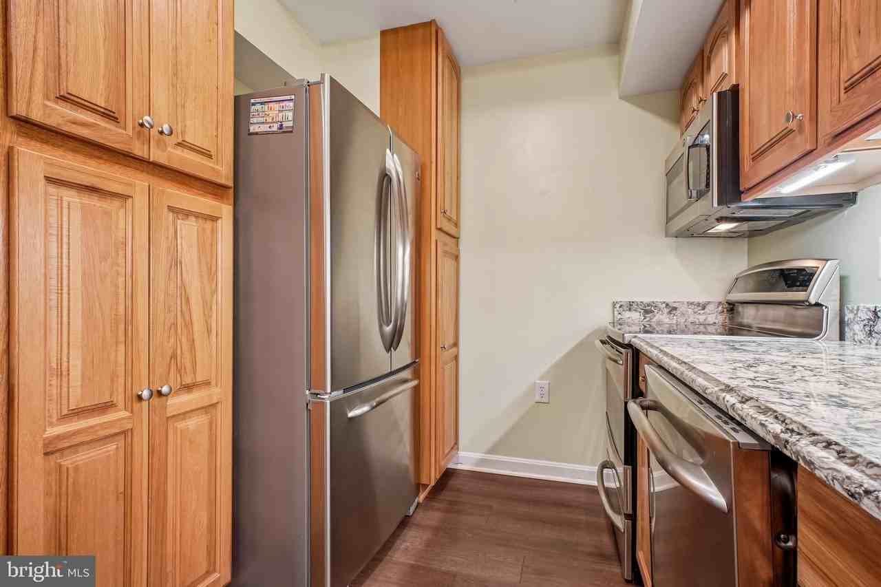 1211 S Eads St Apt 602 - Photo 7 of 50