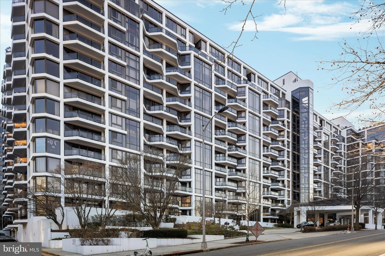 1530 Key Blvd Apt 401 - Photo 2 of 32