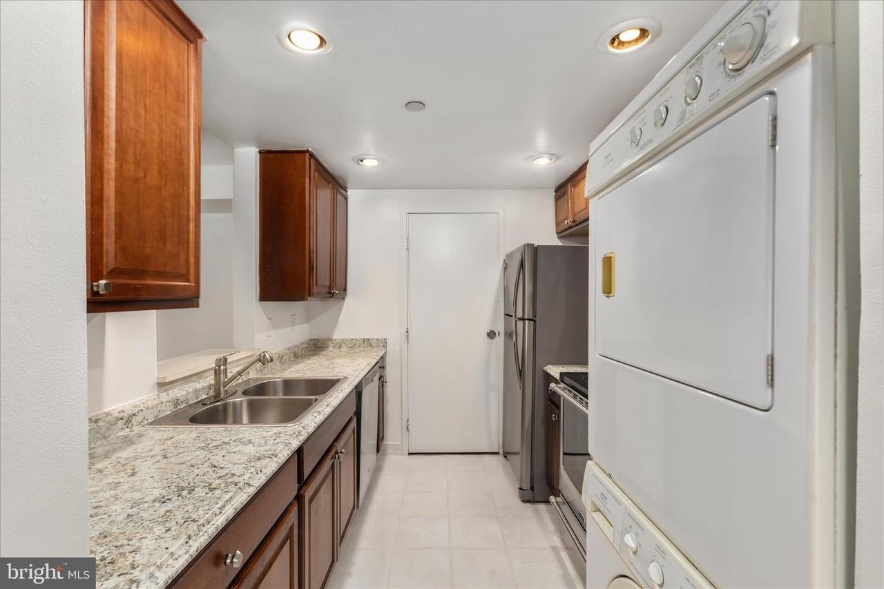 1530 Key Blvd Apt 401 - Photo 5 of 32