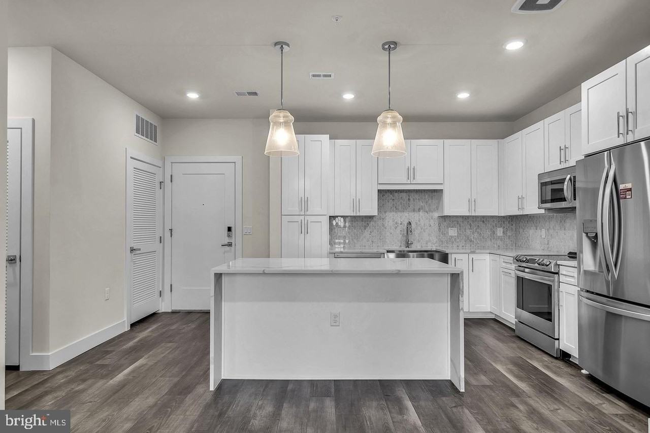 1761 Old Meadow Rd Apt 413 - Photo 3 of 31