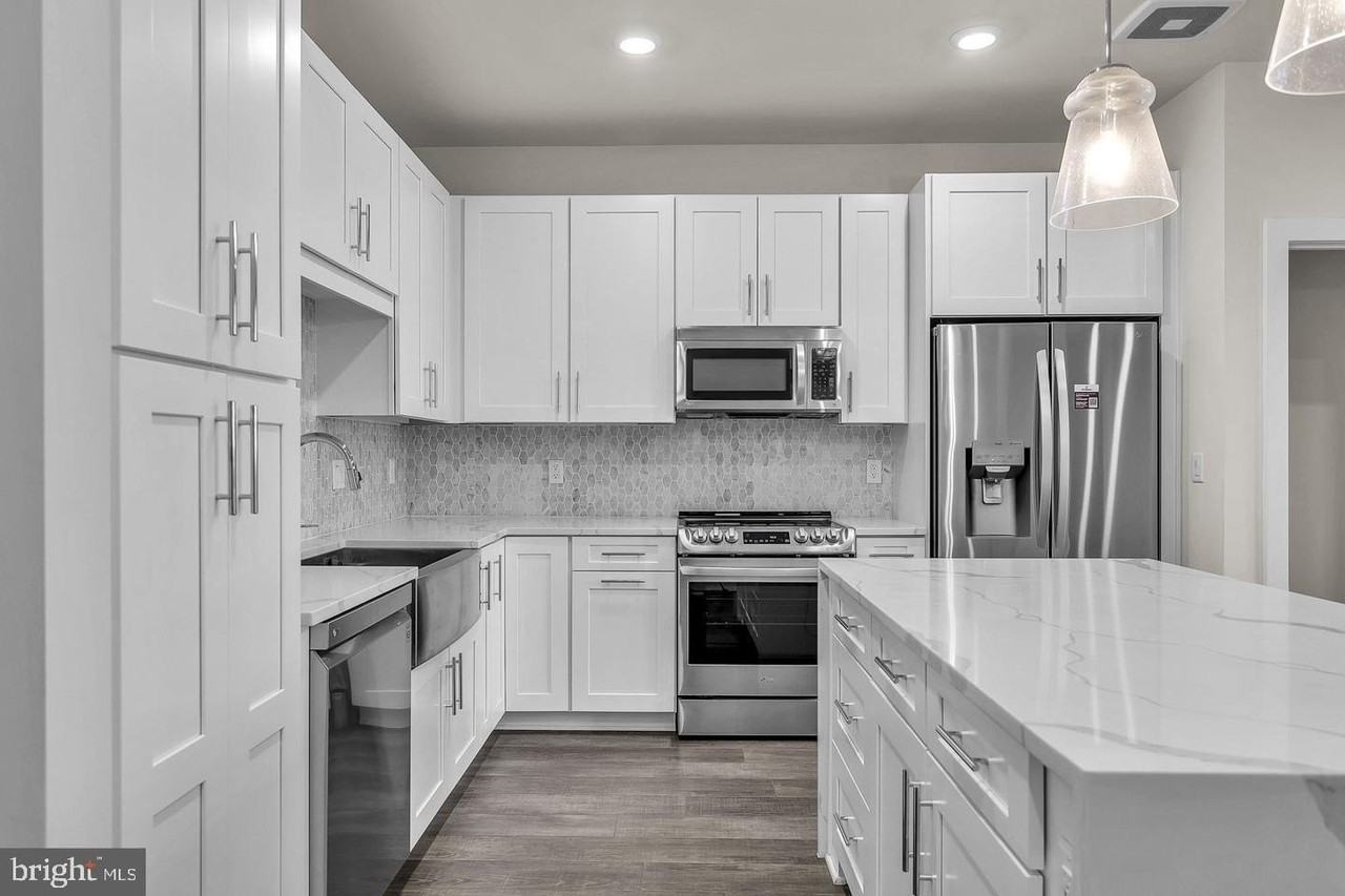 1761 Old Meadow Rd Apt 413 - Photo 5 of 31