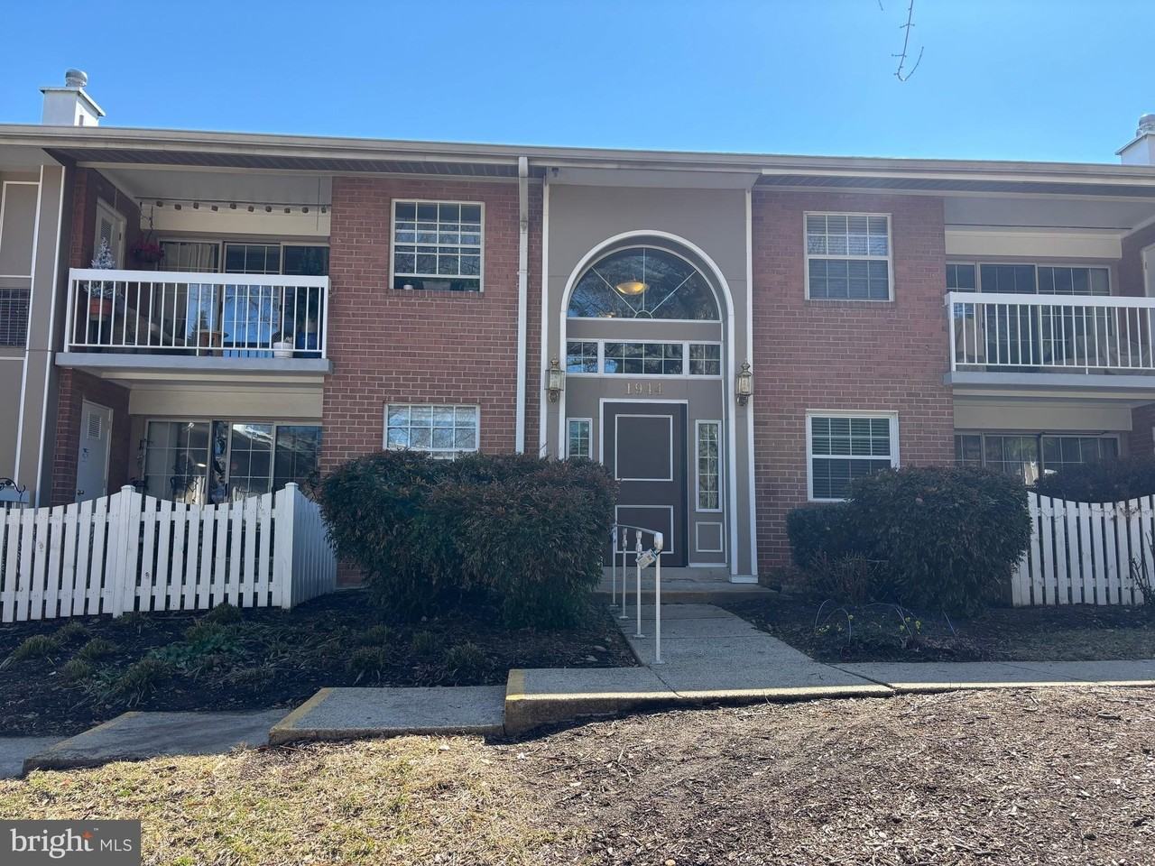 1944 Kennedy Dr Apt 103 - Photo 2 of 28