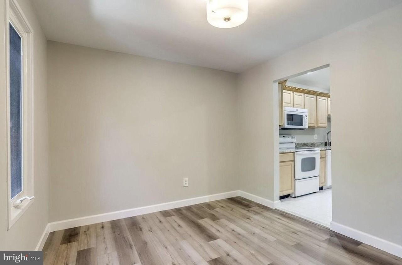 527 Florida Ave Apt 104 - Photo 7 of 19