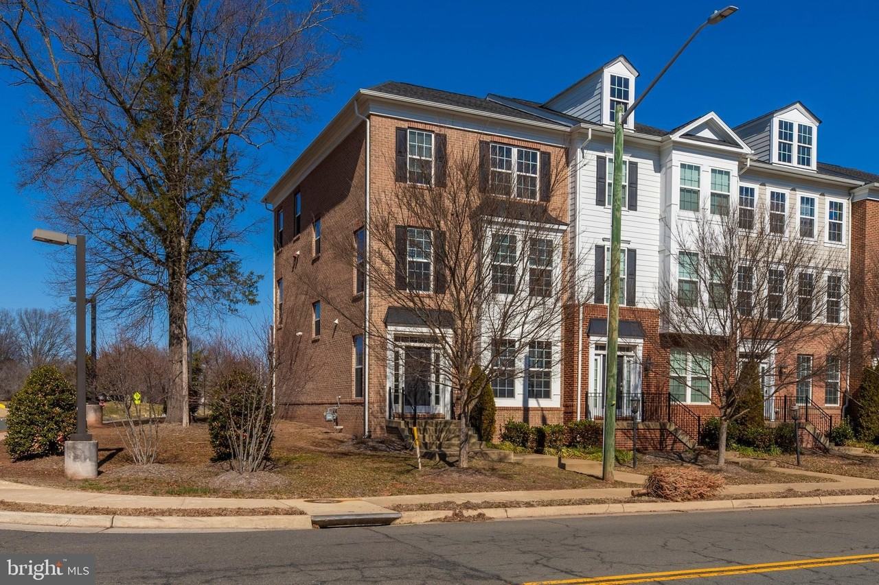 8890 Orchard Ln - Photo 3 of 46