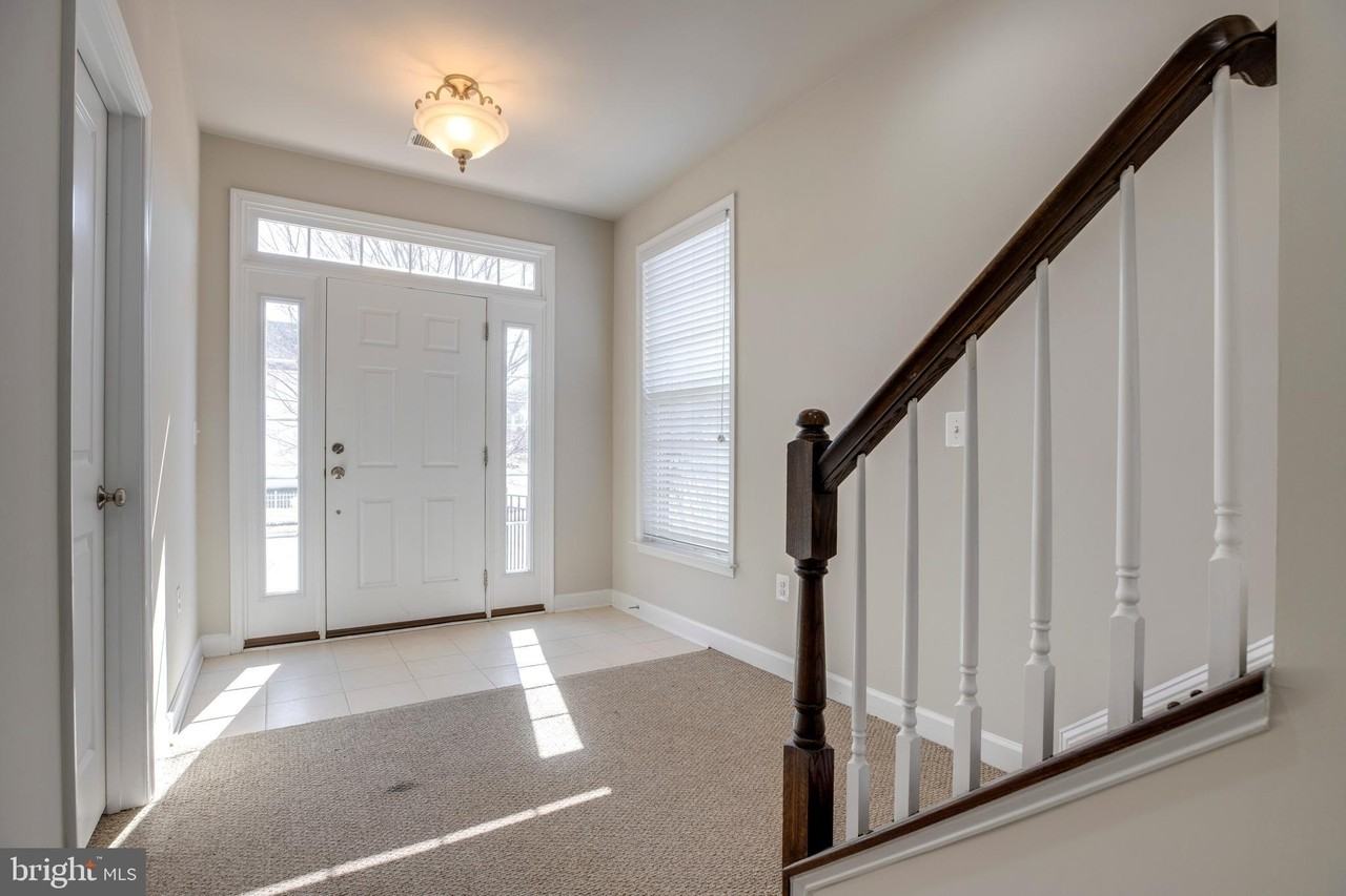 8890 Orchard Ln - Photo 4 of 46