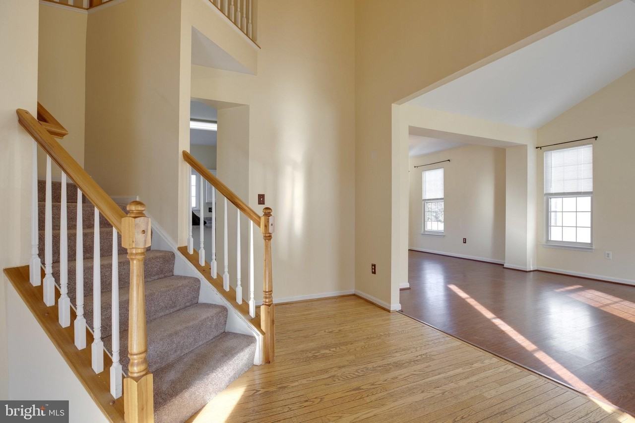 9924 Arrowood Dr - Photo 3 of 50