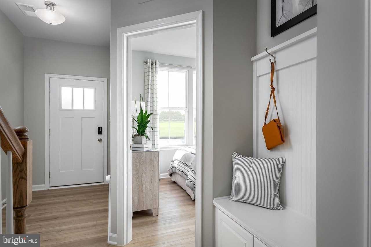 4927 Dunhaven Dr - Photo 2 of 20