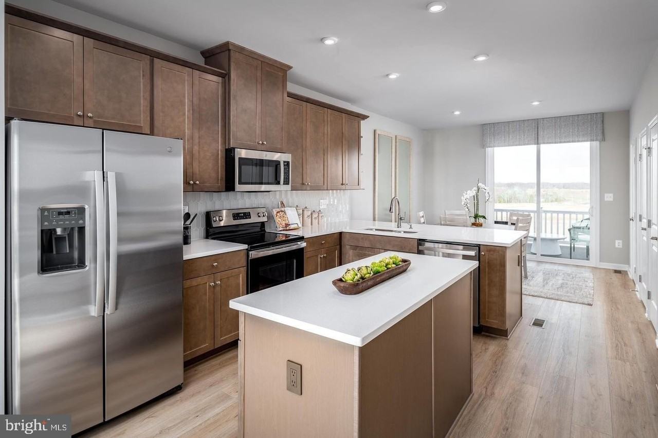 4927 Dunhaven Dr - Photo 5 of 20