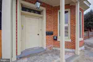 featured image of 203 W John St Apt 1 #Apt 1