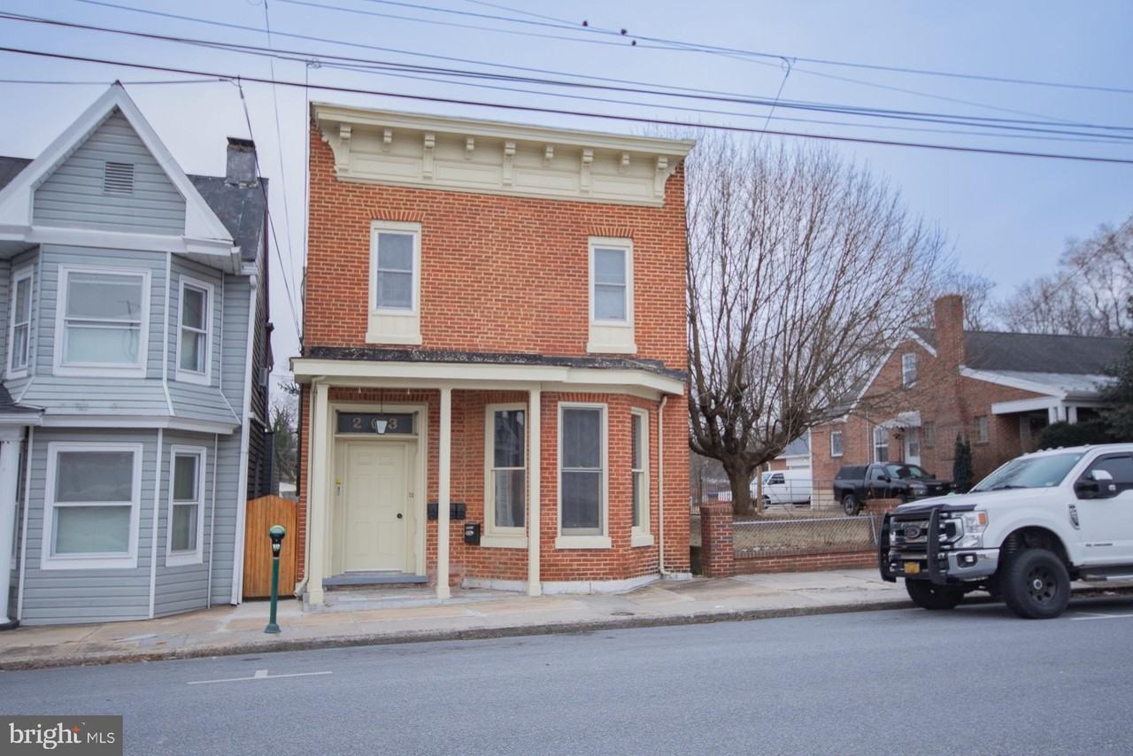 203 W John St Apt 1 - Photo 4 of 19