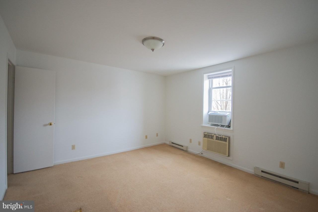 203 W John St Apt 1 - Photo 5 of 19