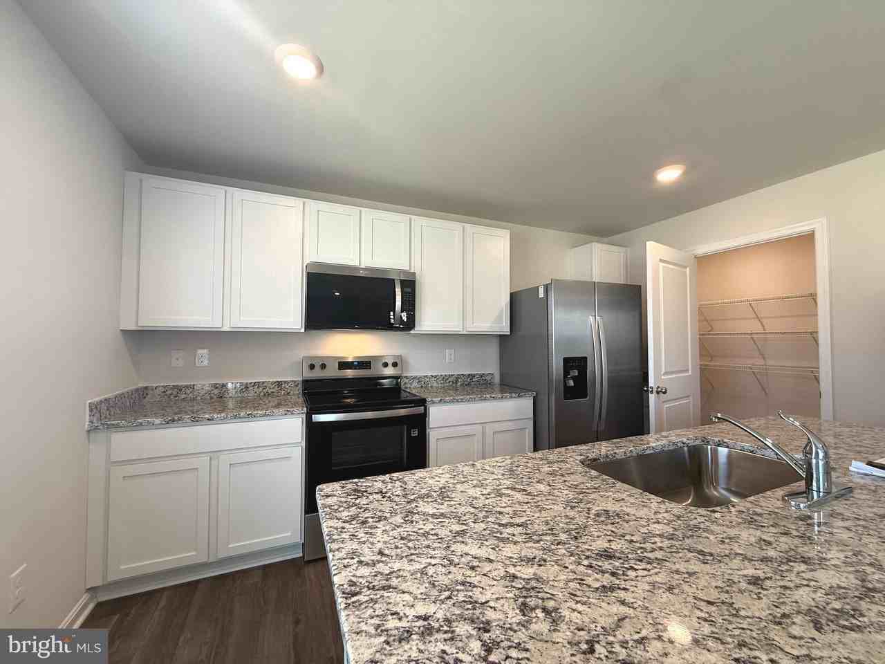 345 Anconas Blvd - Photo 4 of 24