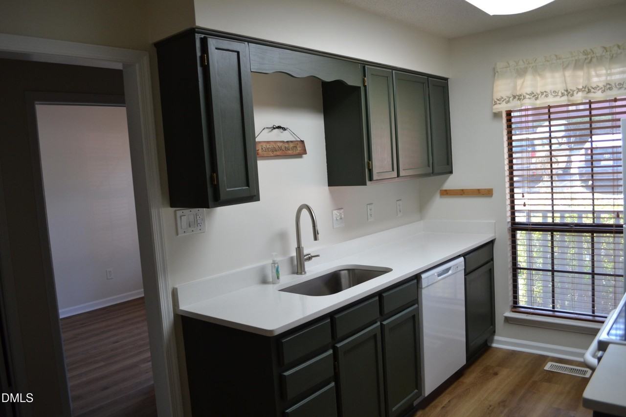 4018 The Oaks Dr - Photo 4 of 34