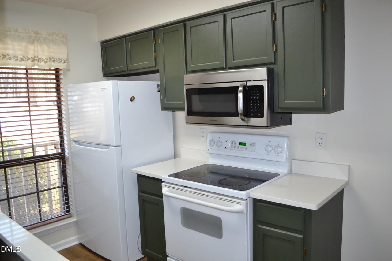 4018 The Oaks Dr - Photo 5 of 34