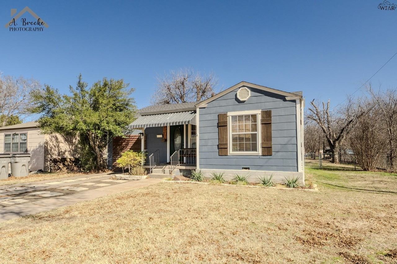 3121 Sherwood Ln - Photo 3 of 32