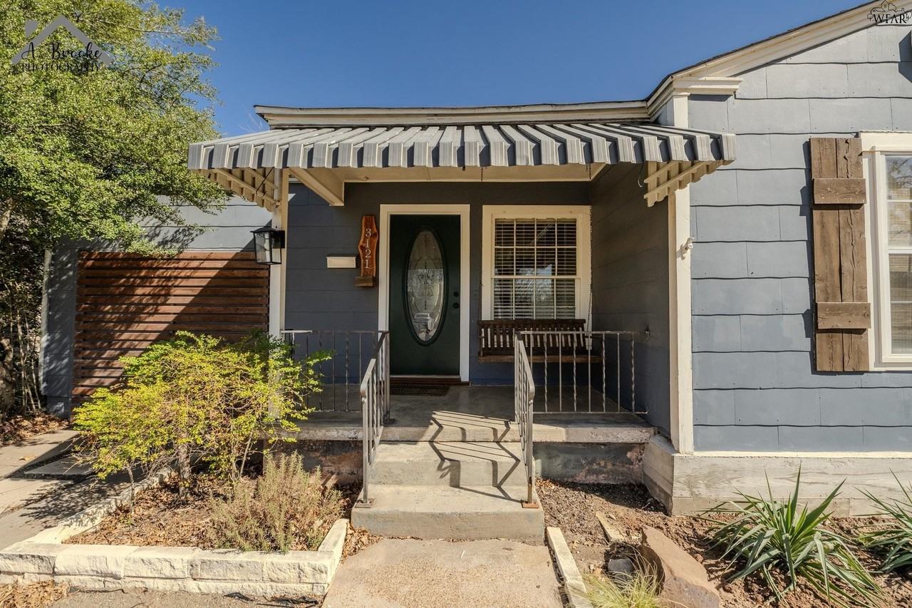 3121 Sherwood Ln - Photo 4 of 32