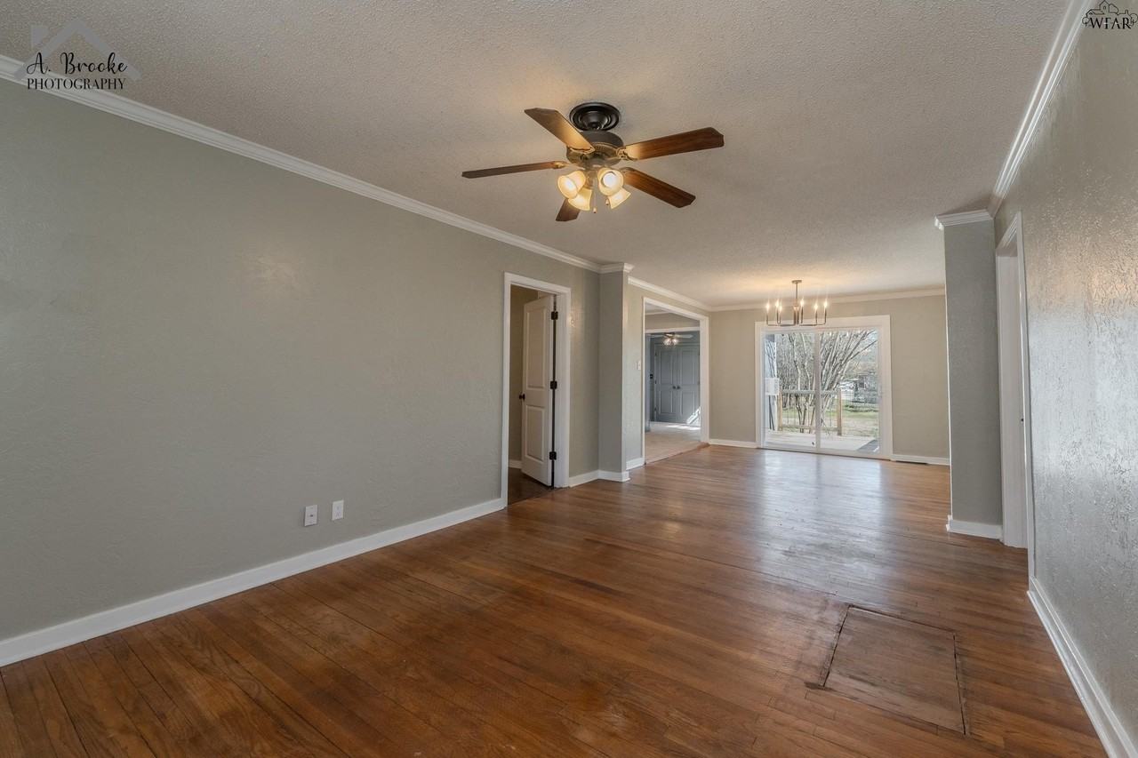 3121 Sherwood Ln - Photo 5 of 32