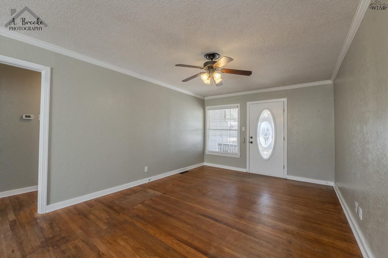 3121 Sherwood Ln - Photo 7 of 32