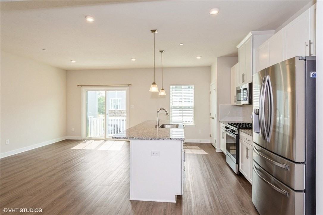 4806 Spruce Rd - Photo 4 of 49