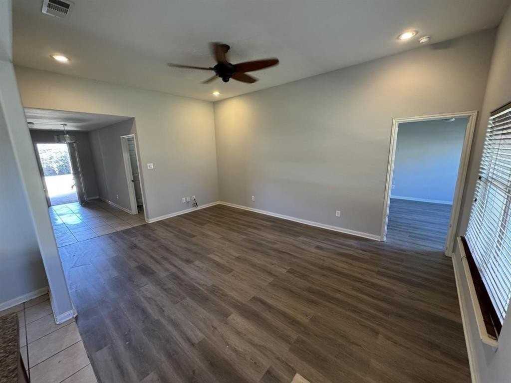 107 Cowpoke Ct - Photo 2 of 20