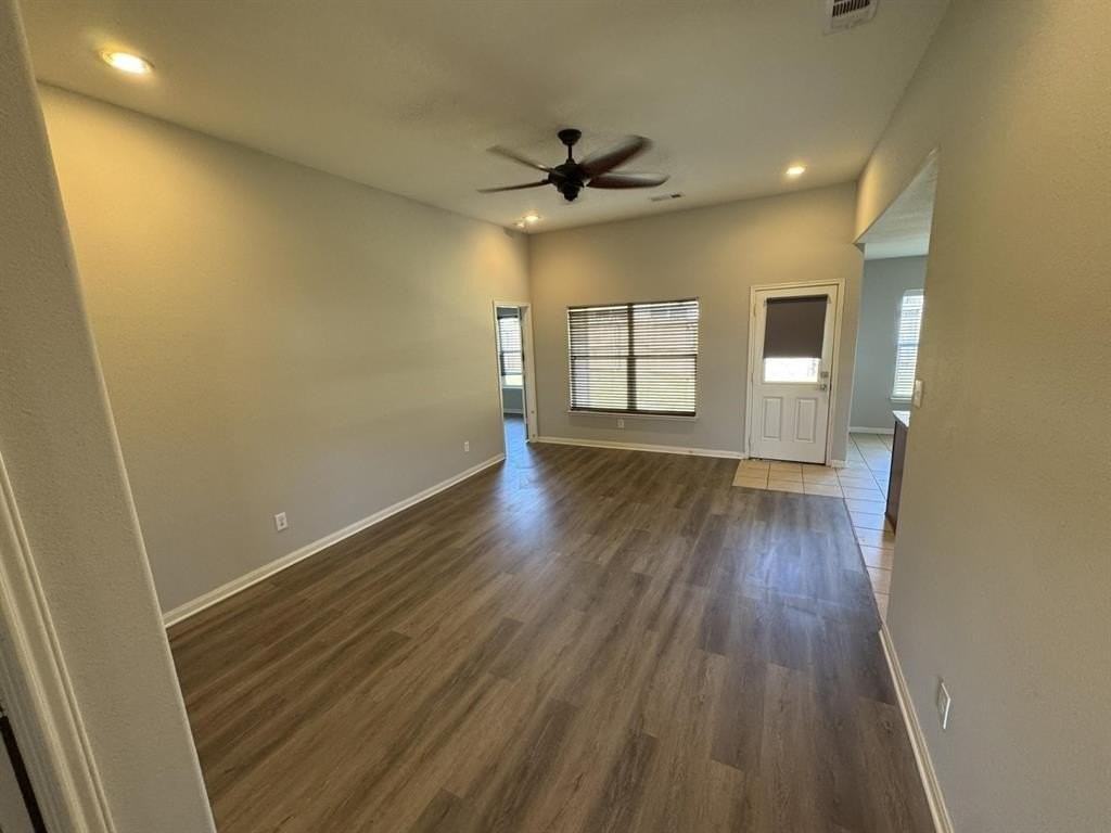 107 Cowpoke Ct - Photo 3 of 20