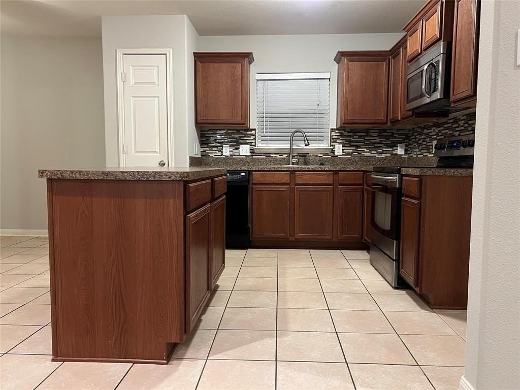 107 Cowpoke Ct - Photo 4 of 20