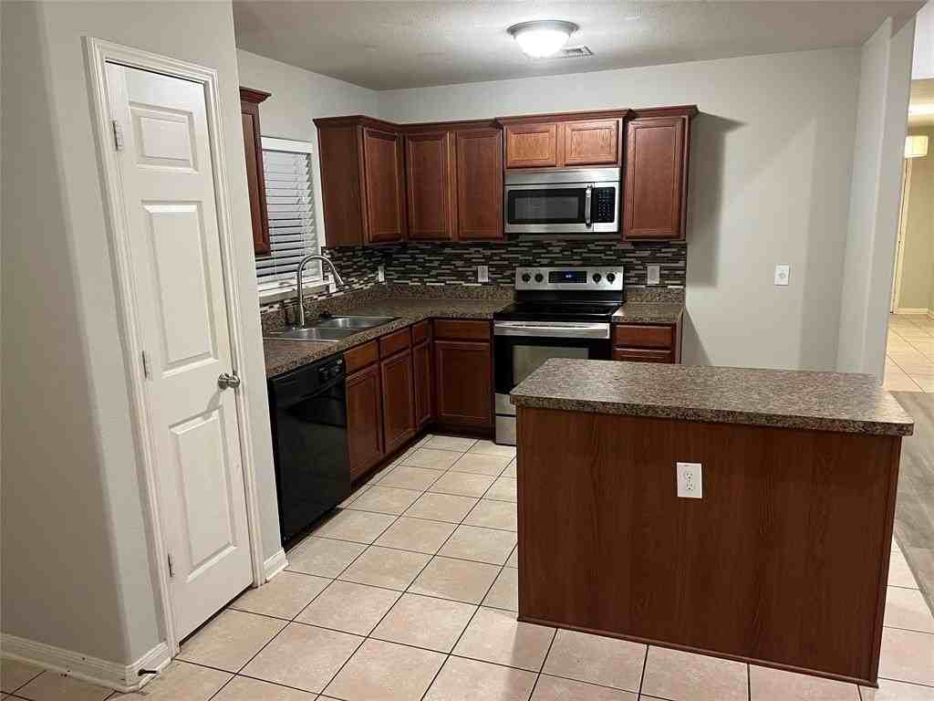 107 Cowpoke Ct - Photo 5 of 20