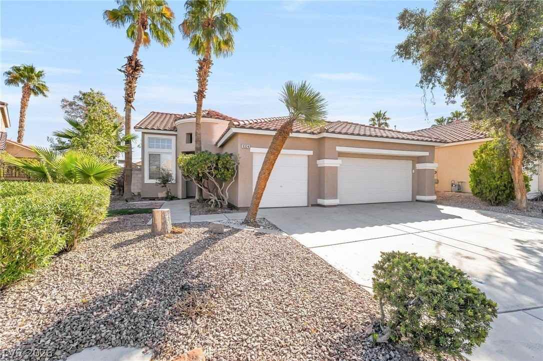 9324 Heatwave St - Photo 2 of 30