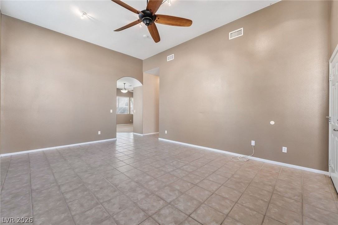 9324 Heatwave St - Photo 5 of 30