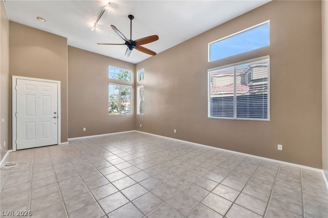 9324 Heatwave St - Photo 6 of 30