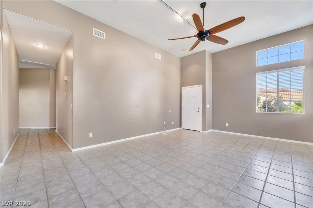 9324 Heatwave St - Photo 7 of 30