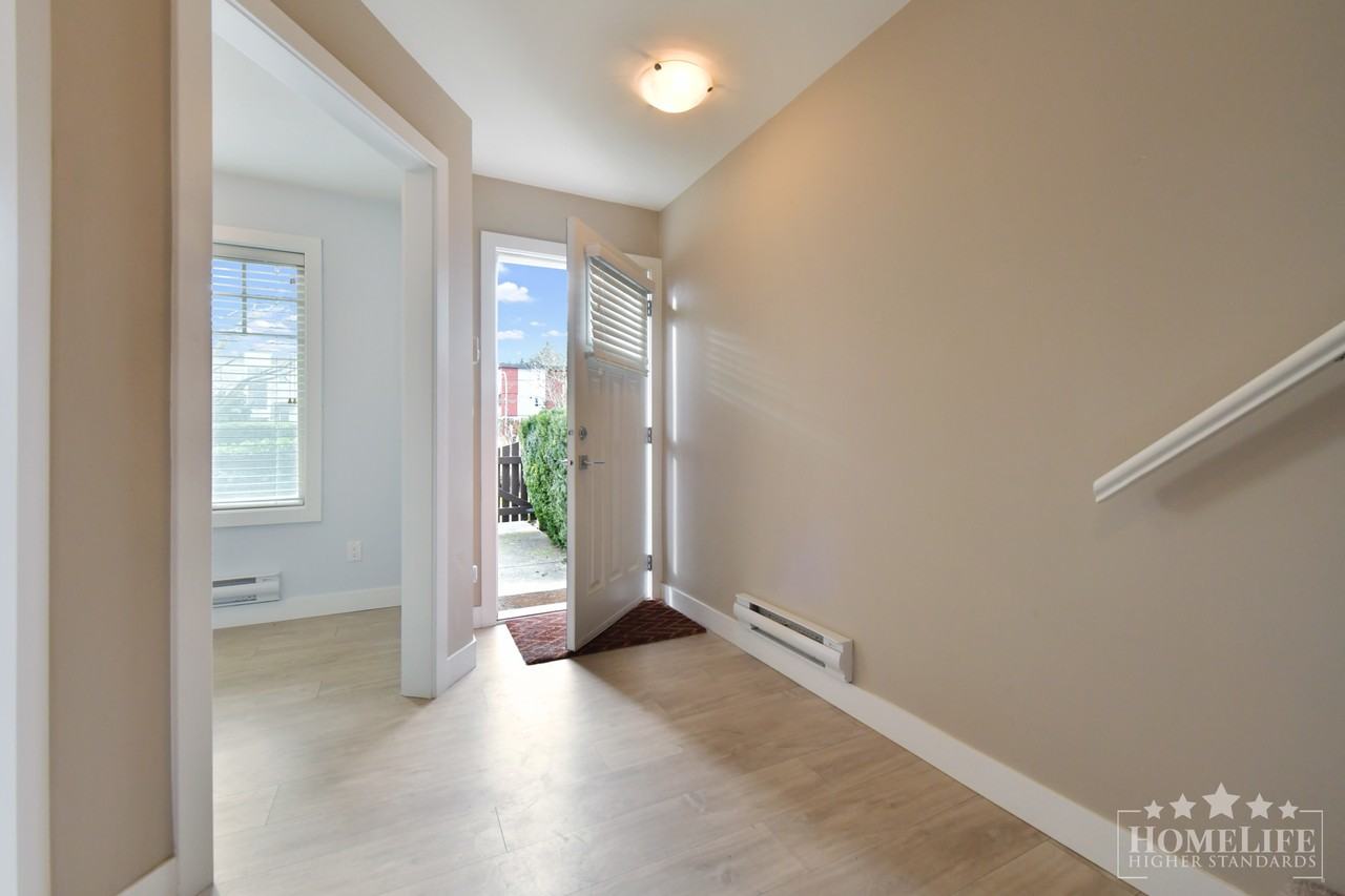 1708 King George Blvd - Photo 3 of 17