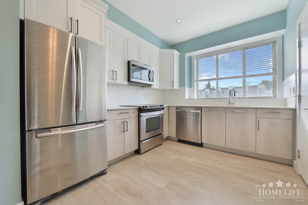 1708 King George Blvd - Photo 6 of 17