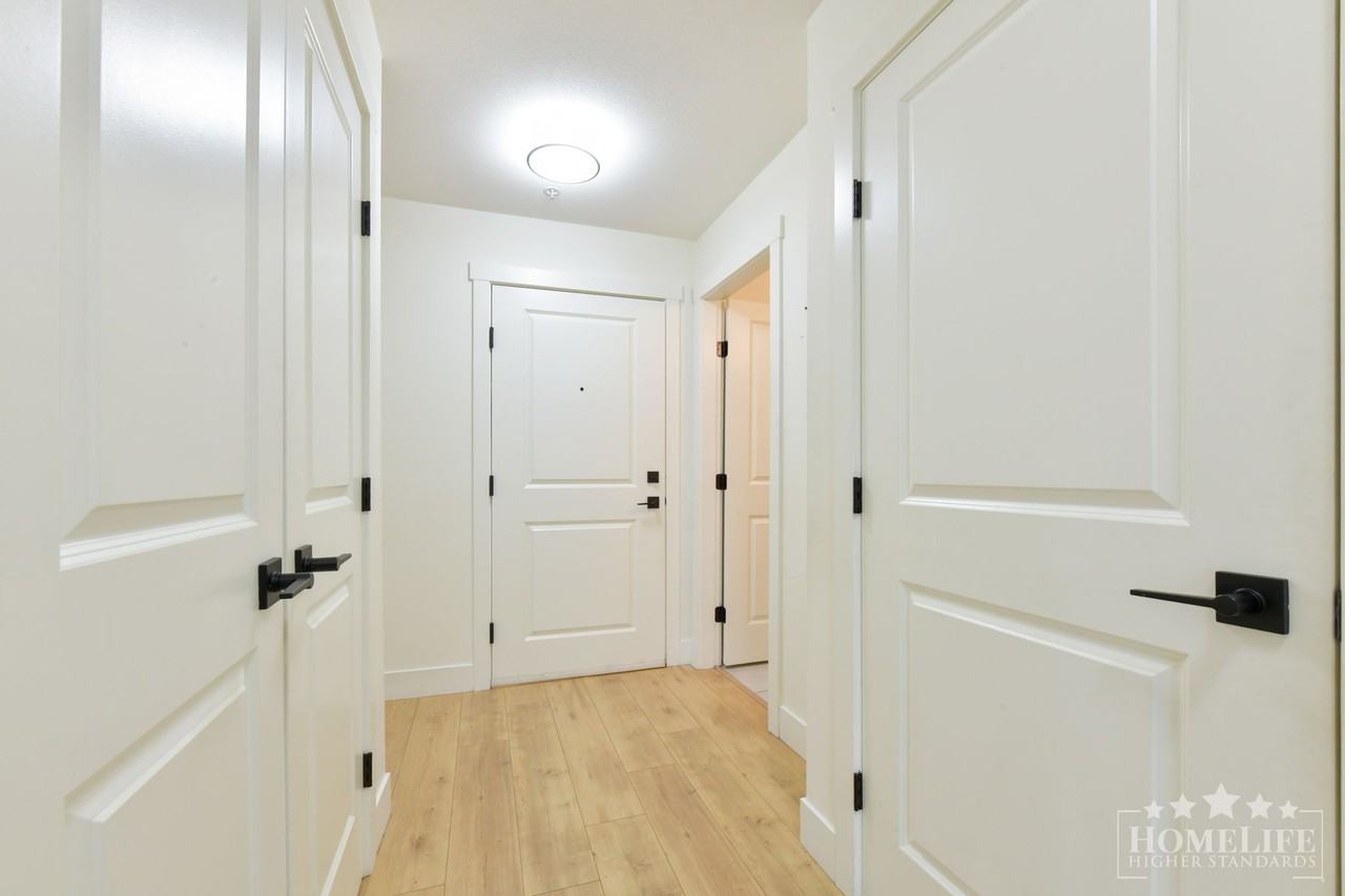 19935 75a Ave - Photo 3 of 16