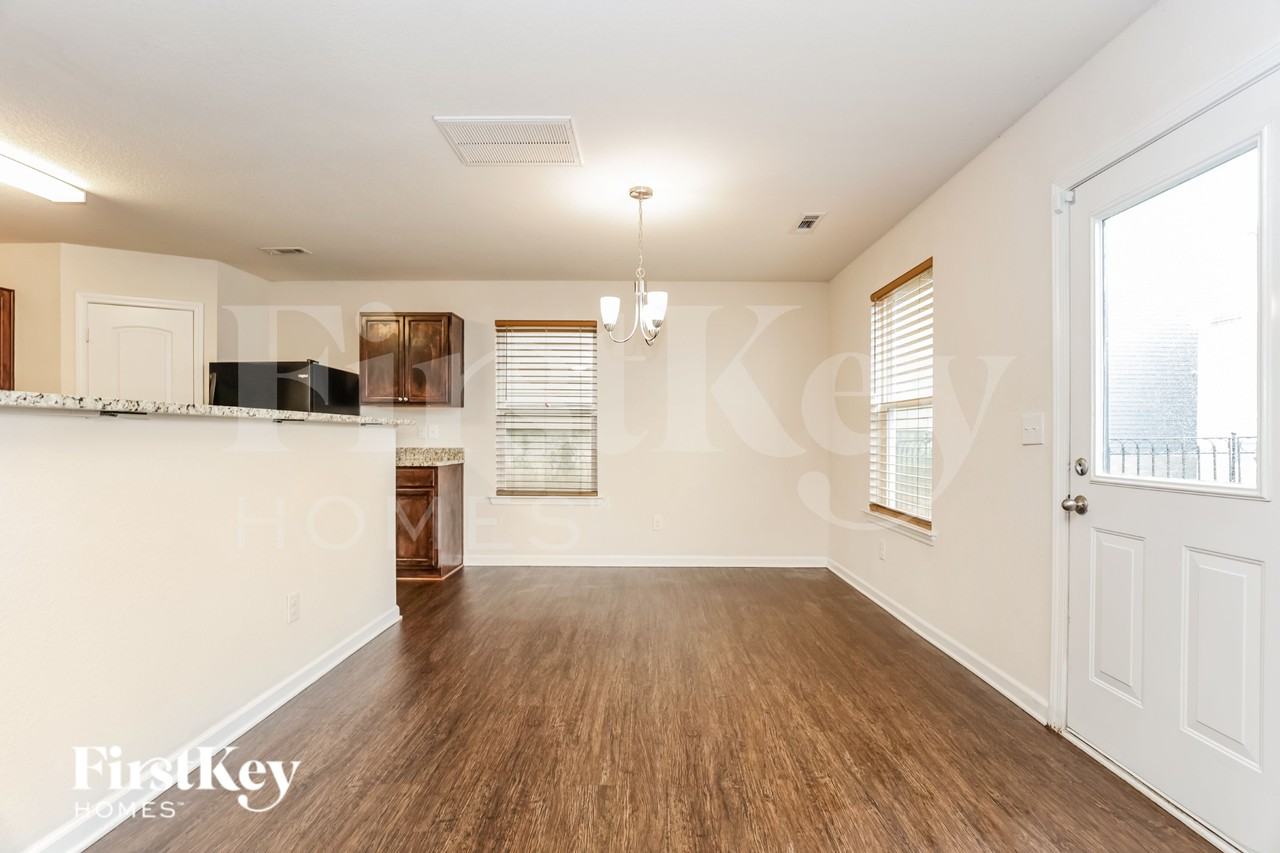 209 Kirkside Dr - Photo 4 of 16