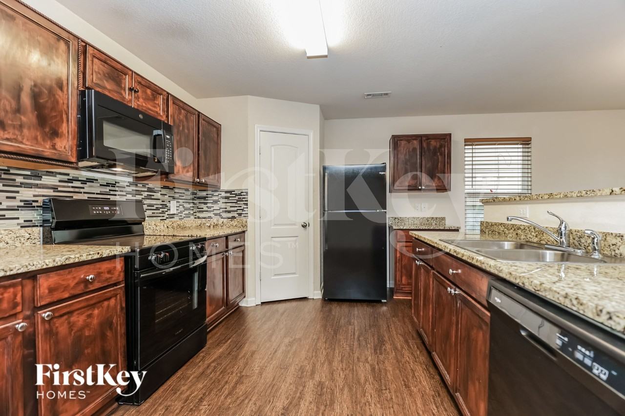 209 Kirkside Dr - Photo 5 of 16