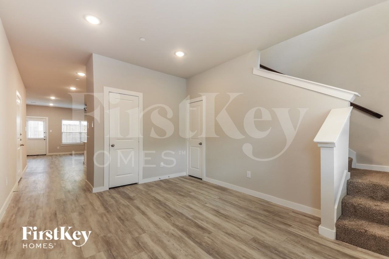 623 Sophia Way - Photo 3 of 16