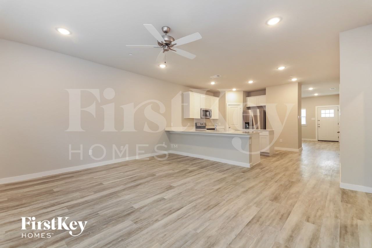 623 Sophia Way - Photo 5 of 16